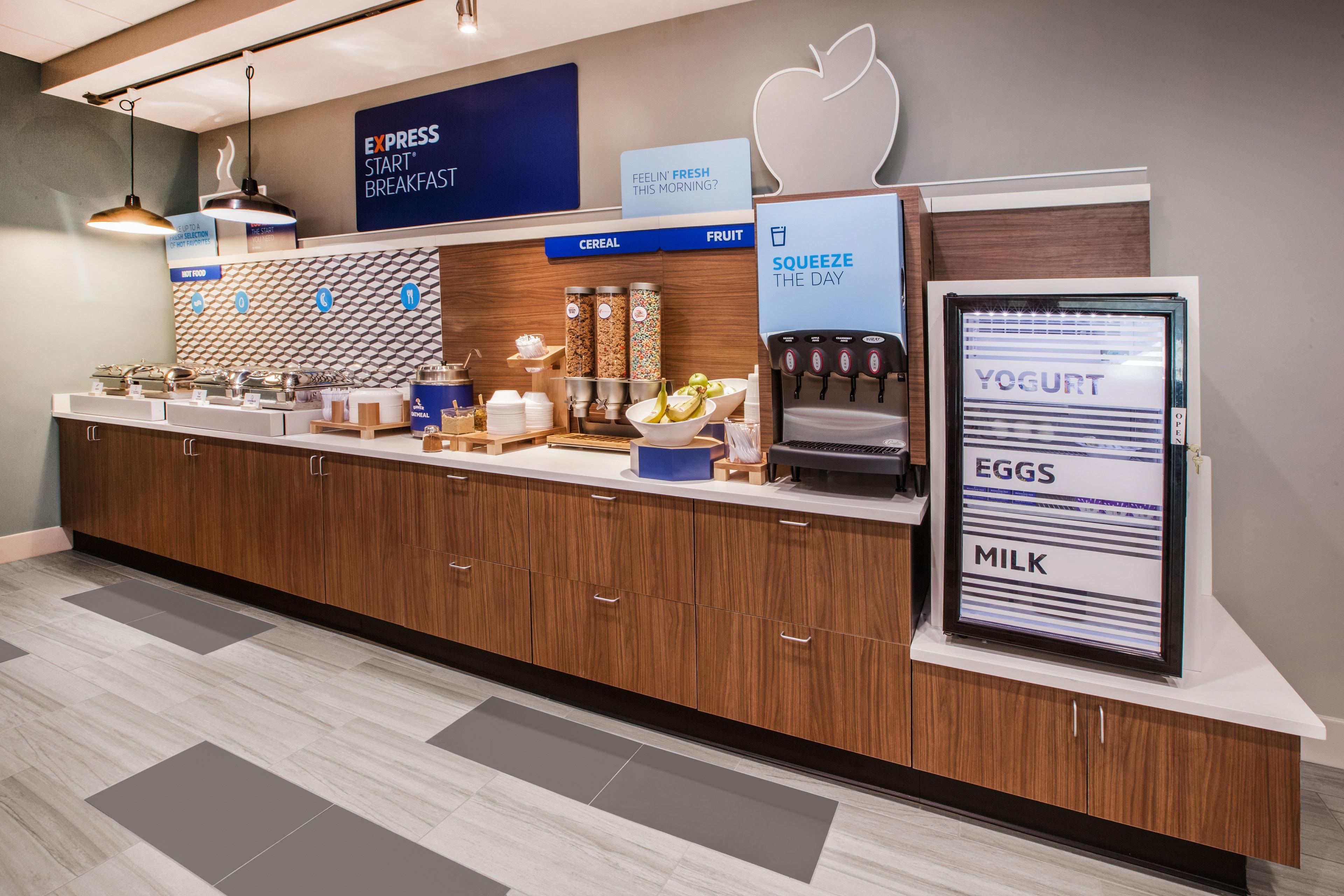 Holiday Inn Express & Suites Greenwood Mall By Ihg Ngoại thất bức ảnh